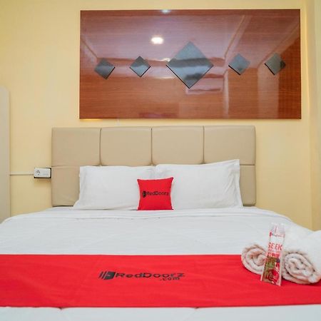 Reddoorz Plus Syariah Near Pasar Turi Surabaia Exterior foto